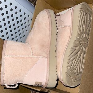pink UGG